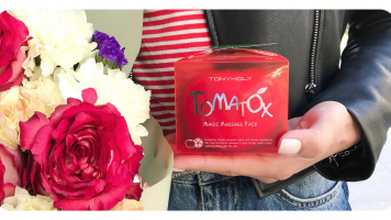 Осветляющая и выводящая токсины маска Tomatox Magic White Massage Pack